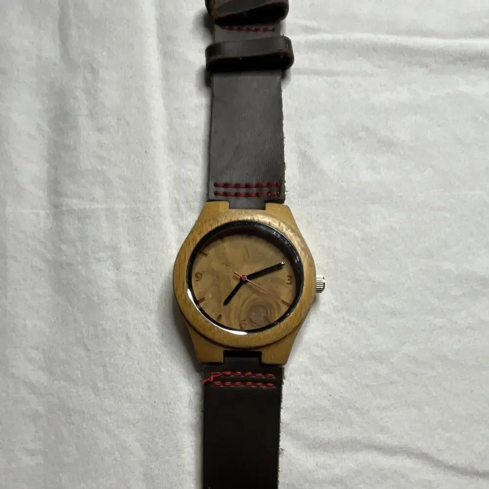Wood Case Analog Wristwatch, Brown Leather Strap, Arabic Numerals, 12-Hour Dial